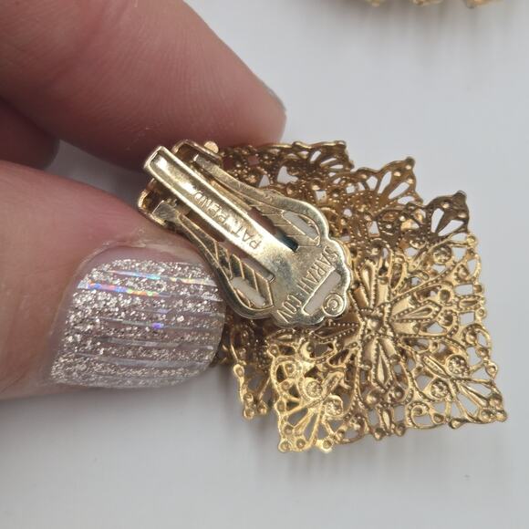 Vintage 1960s Sarah Coventry Chantilly Lace Filigree Gold Tone Clip-On Earrings - Picture 4 of 5